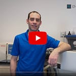 Dans ce vidéo, nos techniciens vous expliquent les différences entre l’eau distillée et l’eau minérale. Vous comprendrez donc l’importance d’utiliser de l’eau distillée dans les appareils dentaires et les autoclaves.
